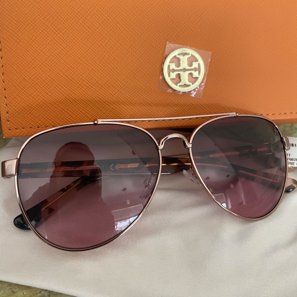New Tory Burch sunglasses 💝 - Picture 2 of 7